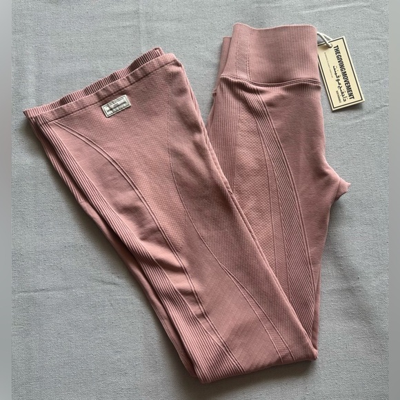 The Giving Movement Flared Tonal Leggings Dusty Pink - Picture 1 of 6